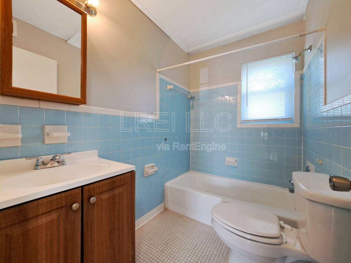 Apartment for rent at 5112 Valiant Dr #2, Louisville, KY 40216