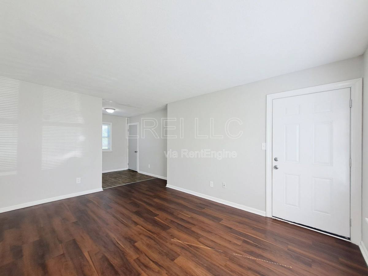 Apartment for rent at 5112 Valiant Dr #2, Louisville, KY 40216