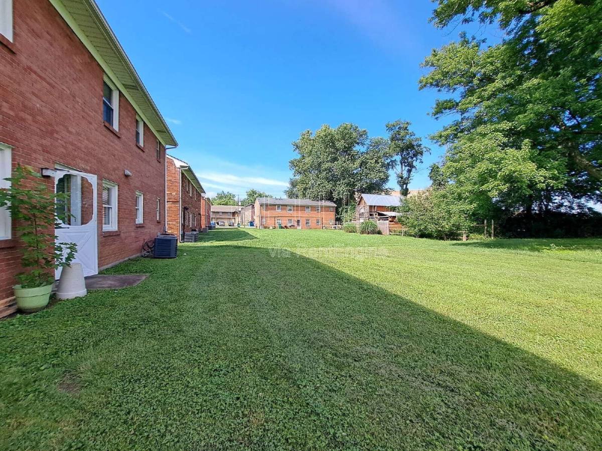 Apartment for rent at 5112 Valiant Dr #2, Louisville, KY 40216