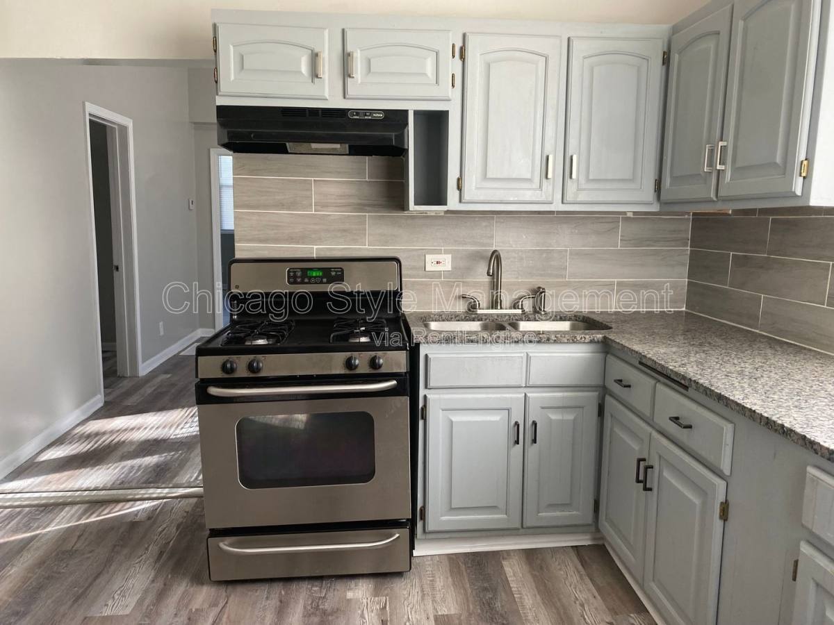 Apartment for rent at 7614 S Maryland Ave #1, Chicago, IL 60619