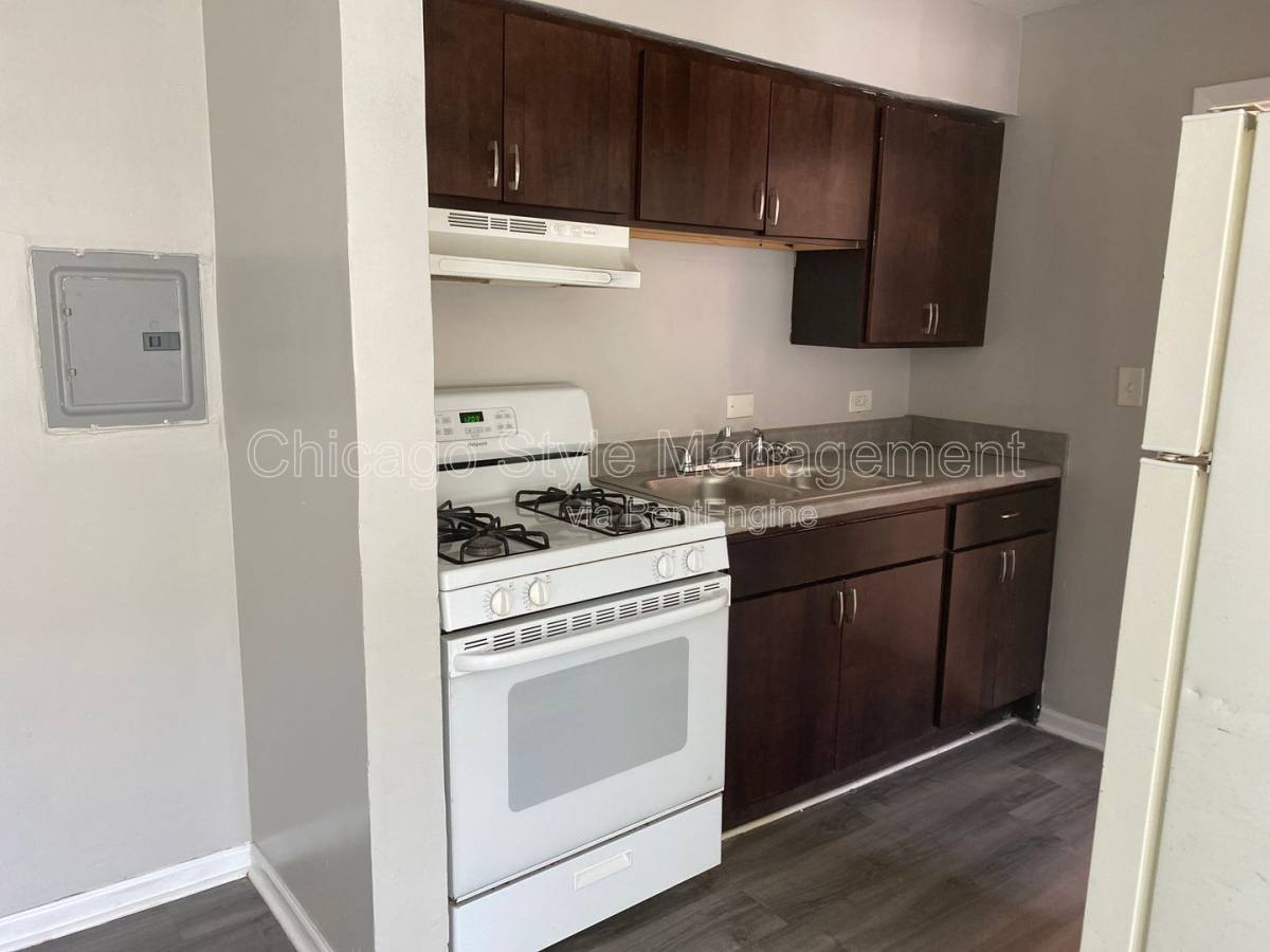 Apartment for rent at 725 Sibley Blvd, Calumet City, IL 60409