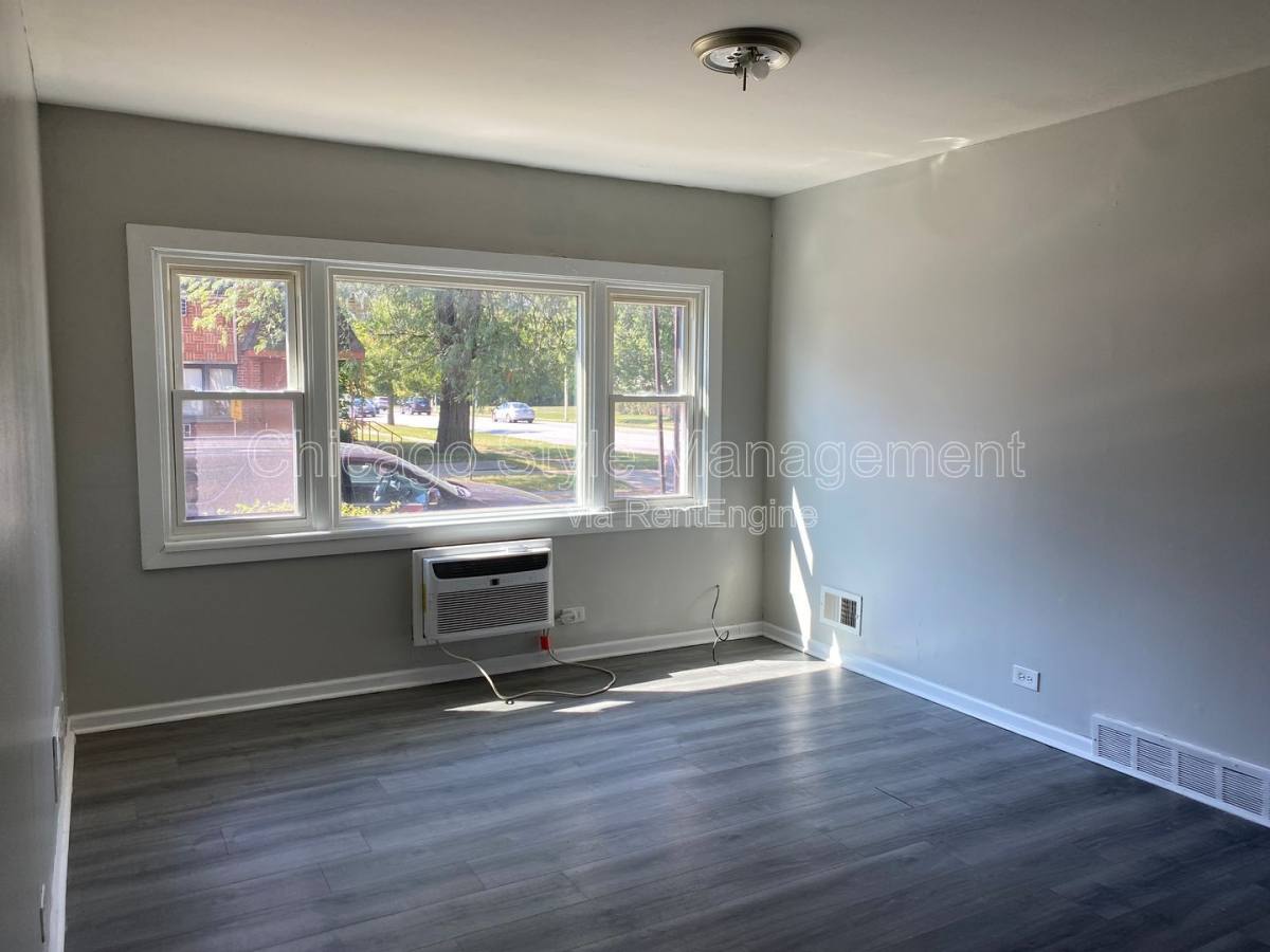 Apartment for rent at 725 Sibley Blvd, Calumet City, IL 60409