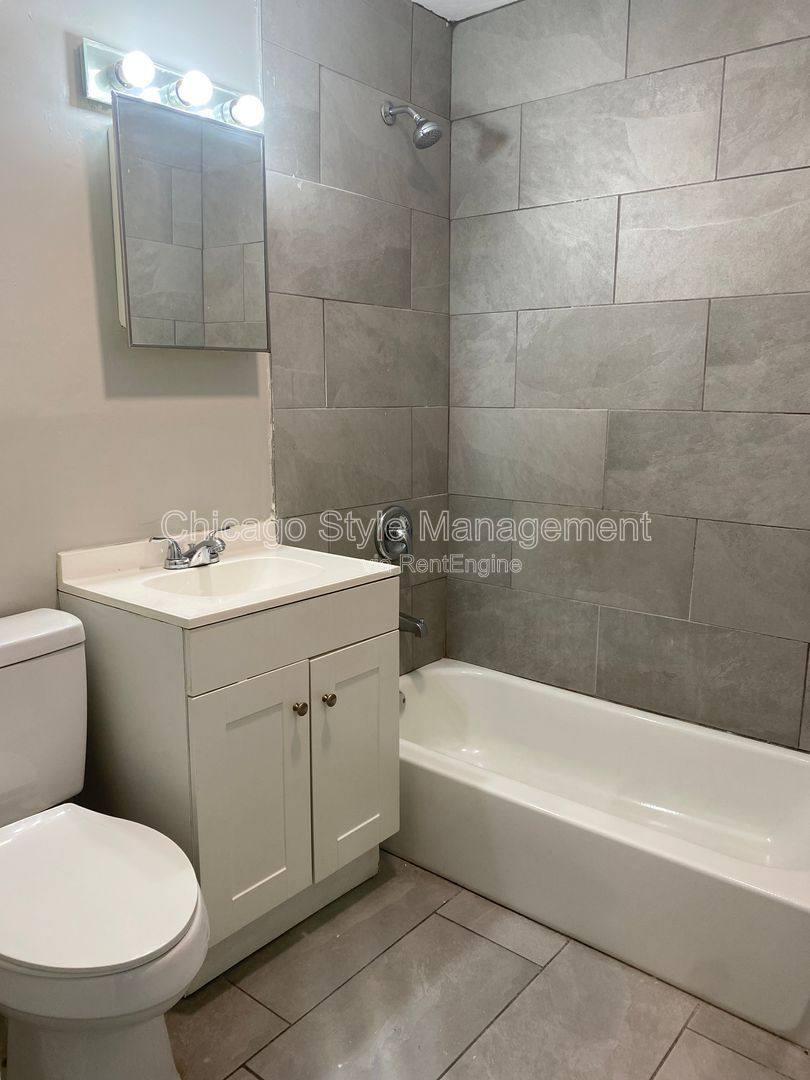 Apartment for rent at 725 Sibley Blvd, Calumet City, IL 60409