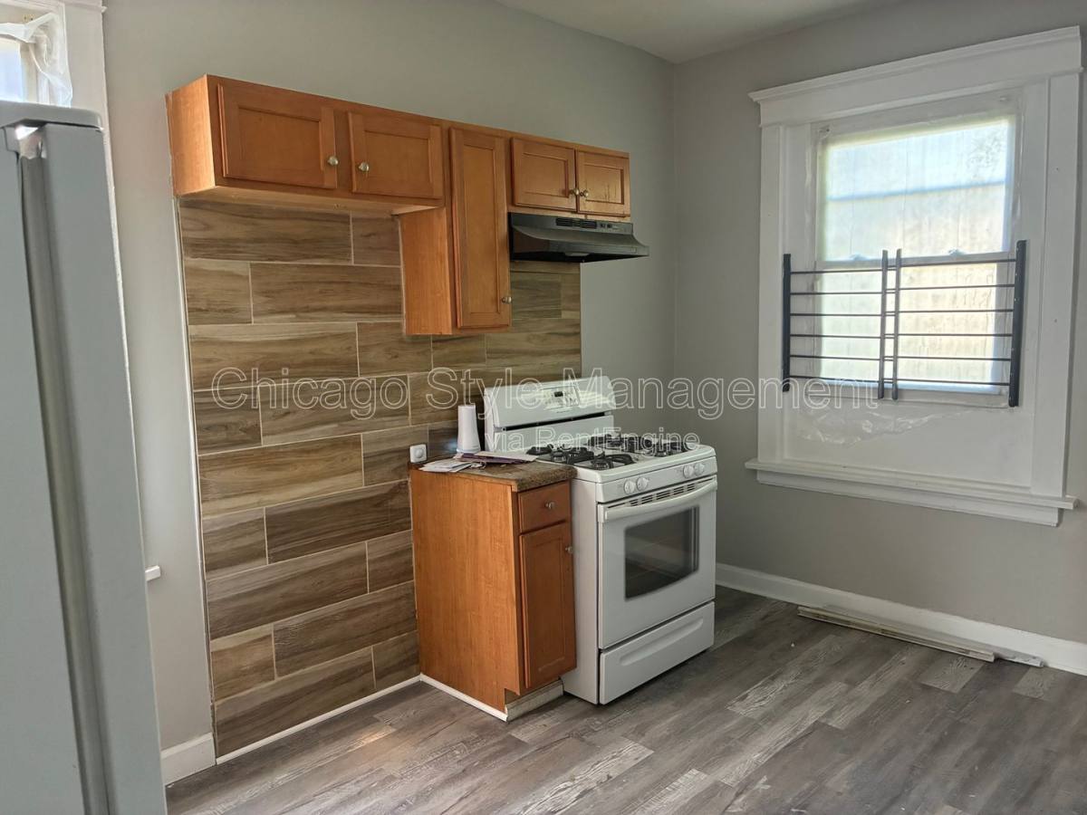 Apartment for rent at 6952 S Ada St #1, Chicago, IL 60636