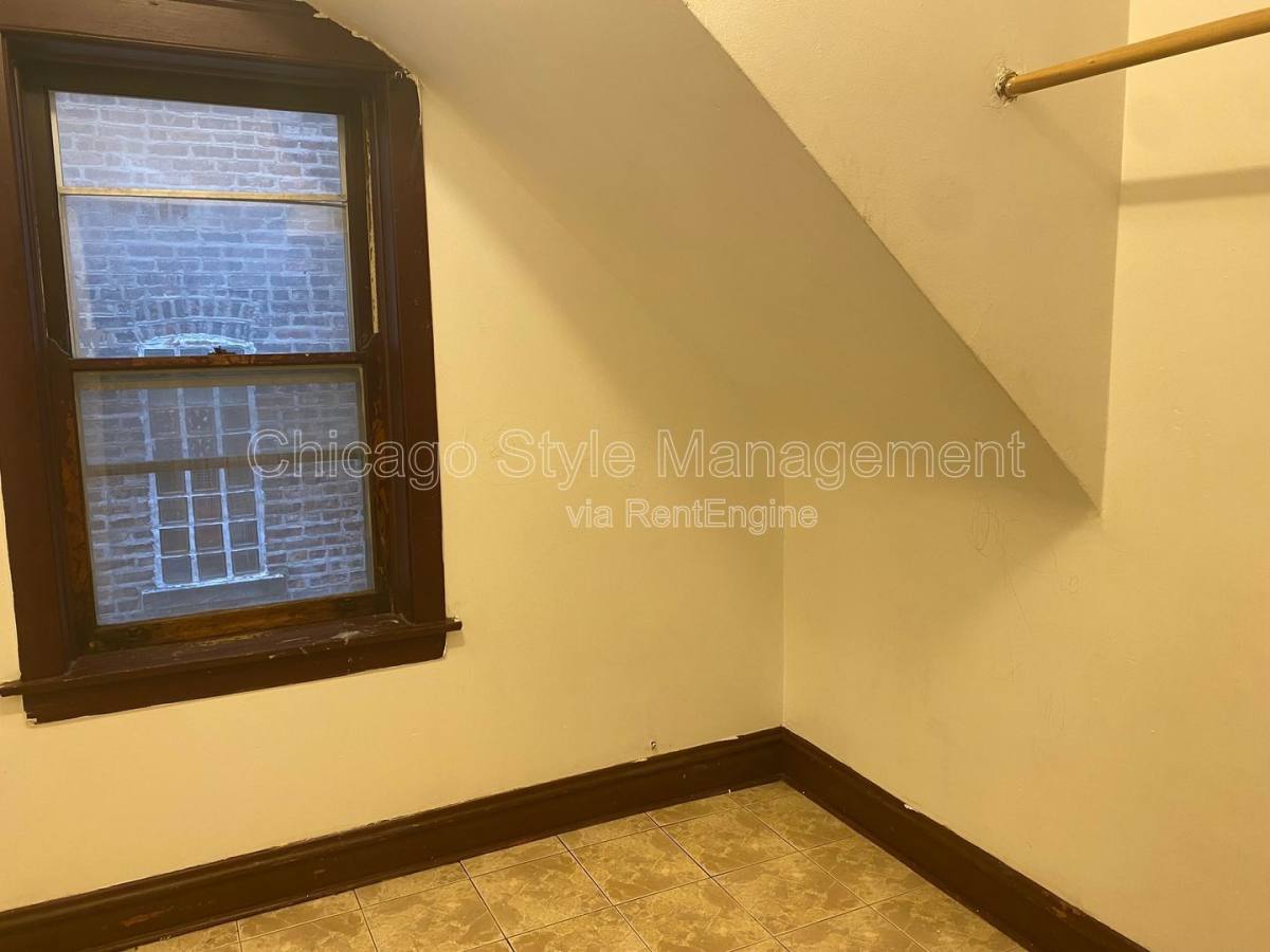 Apartment for rent at 3116 S Kedvale Ave #1, Chicago, IL 60623