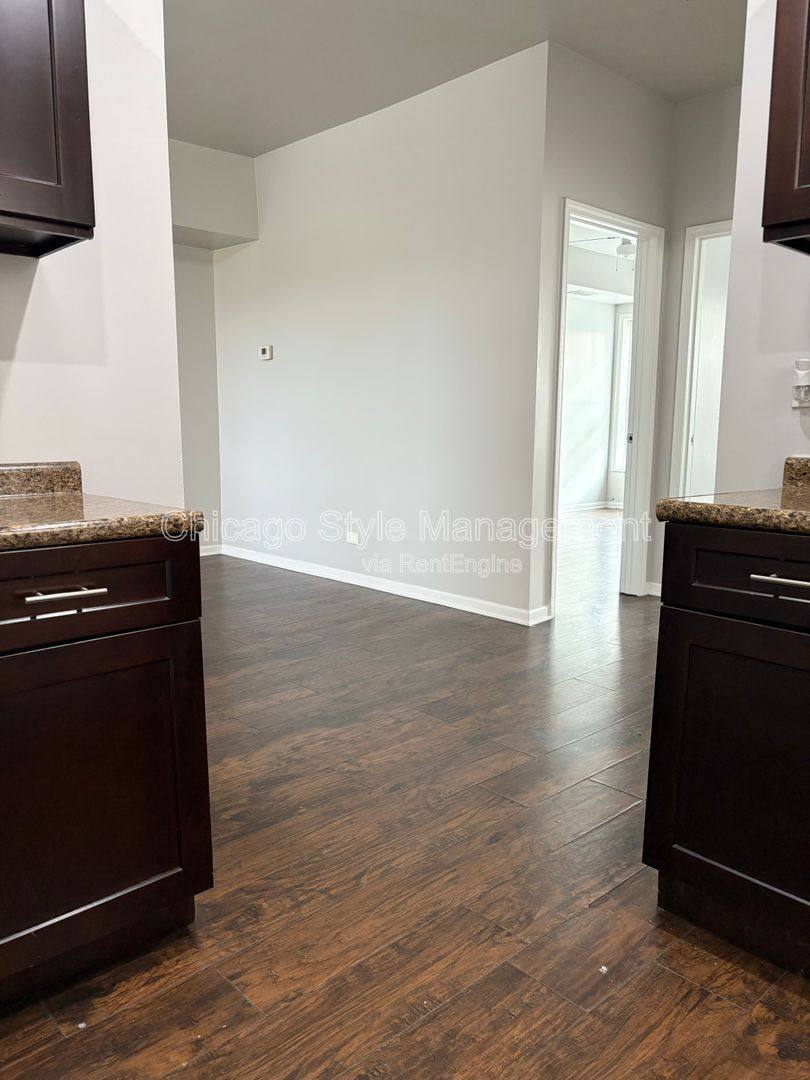 Apartment for rent at 353 E 55th Place #2S, Chicago, IL 60637