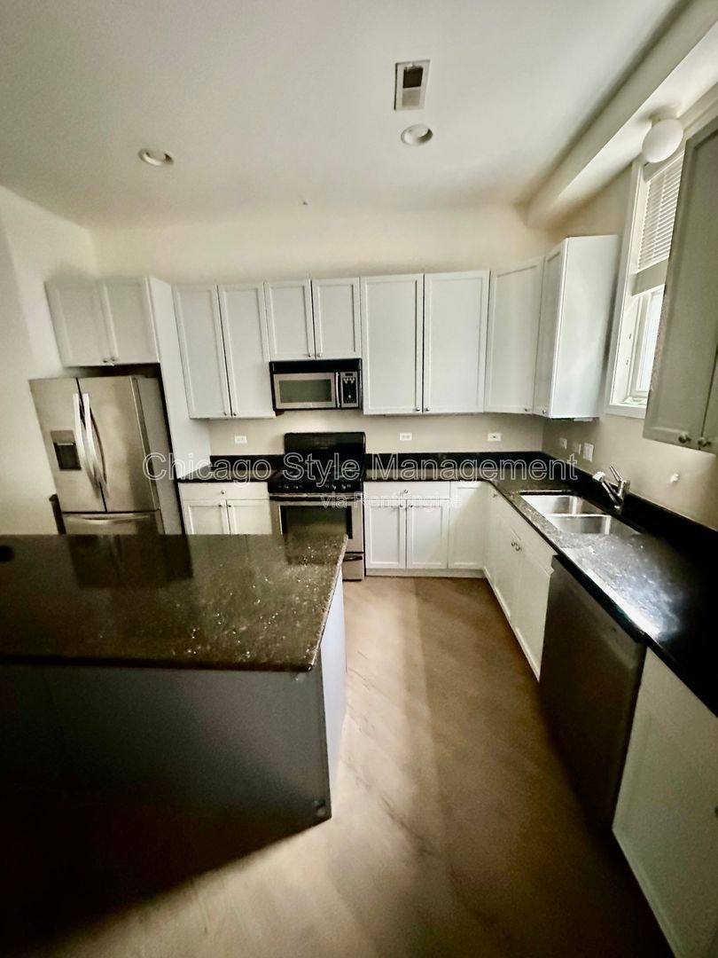 Condo for rent at 1761 W Morse Ave, Chicago, IL 60626