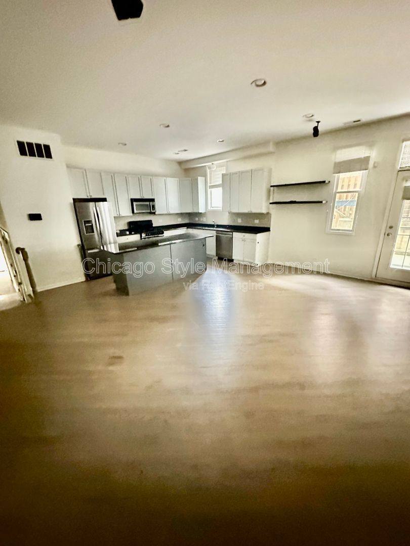 Condo for rent at 1761 W Morse Ave, Chicago, IL 60626