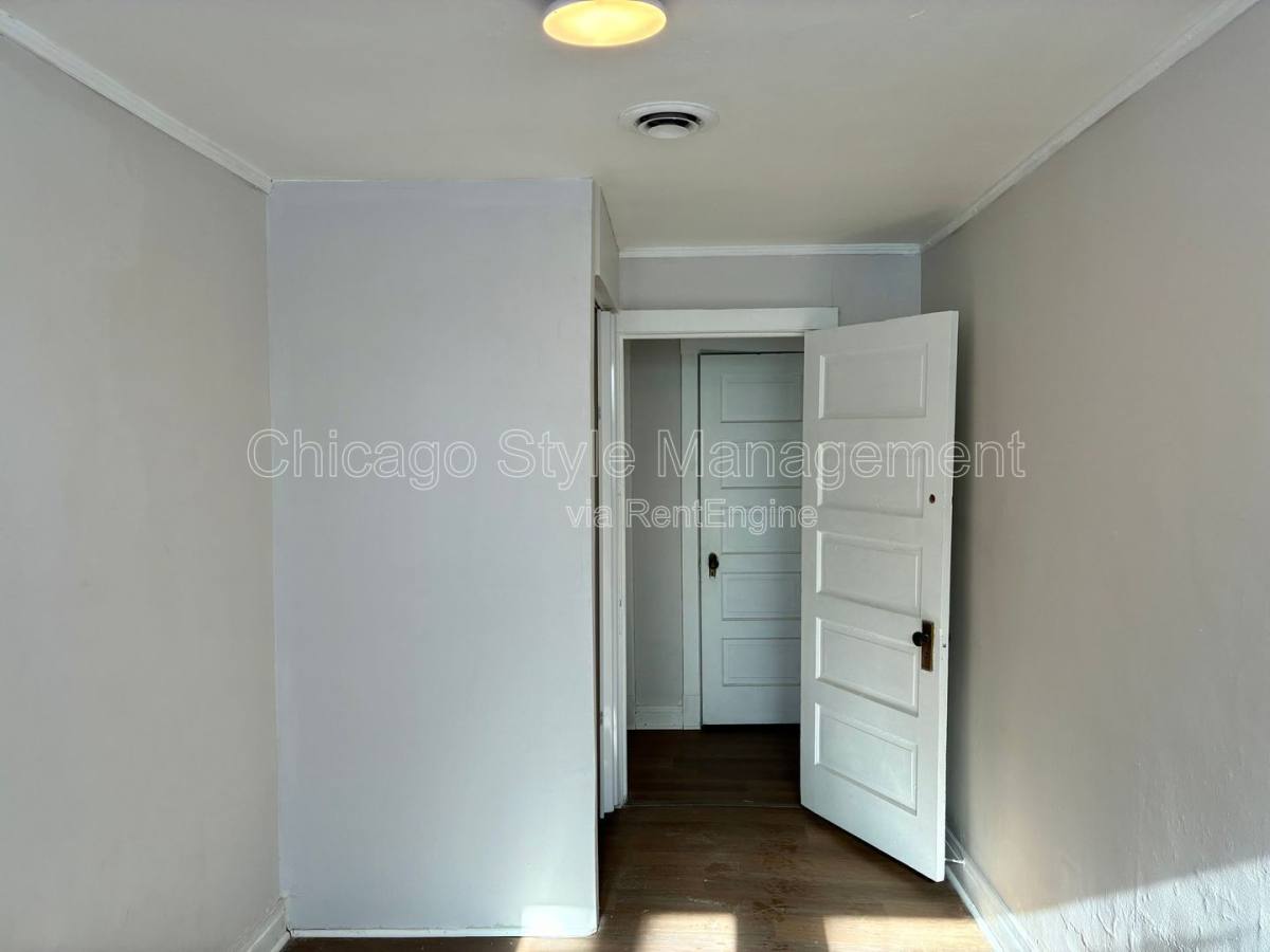 Apartment for rent at 6900 S Jeffery Blvd, Chicago, IL 60649