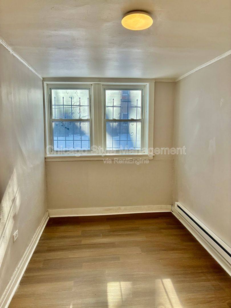Apartment for rent at 6900 S Jeffery Blvd, Chicago, IL 60649