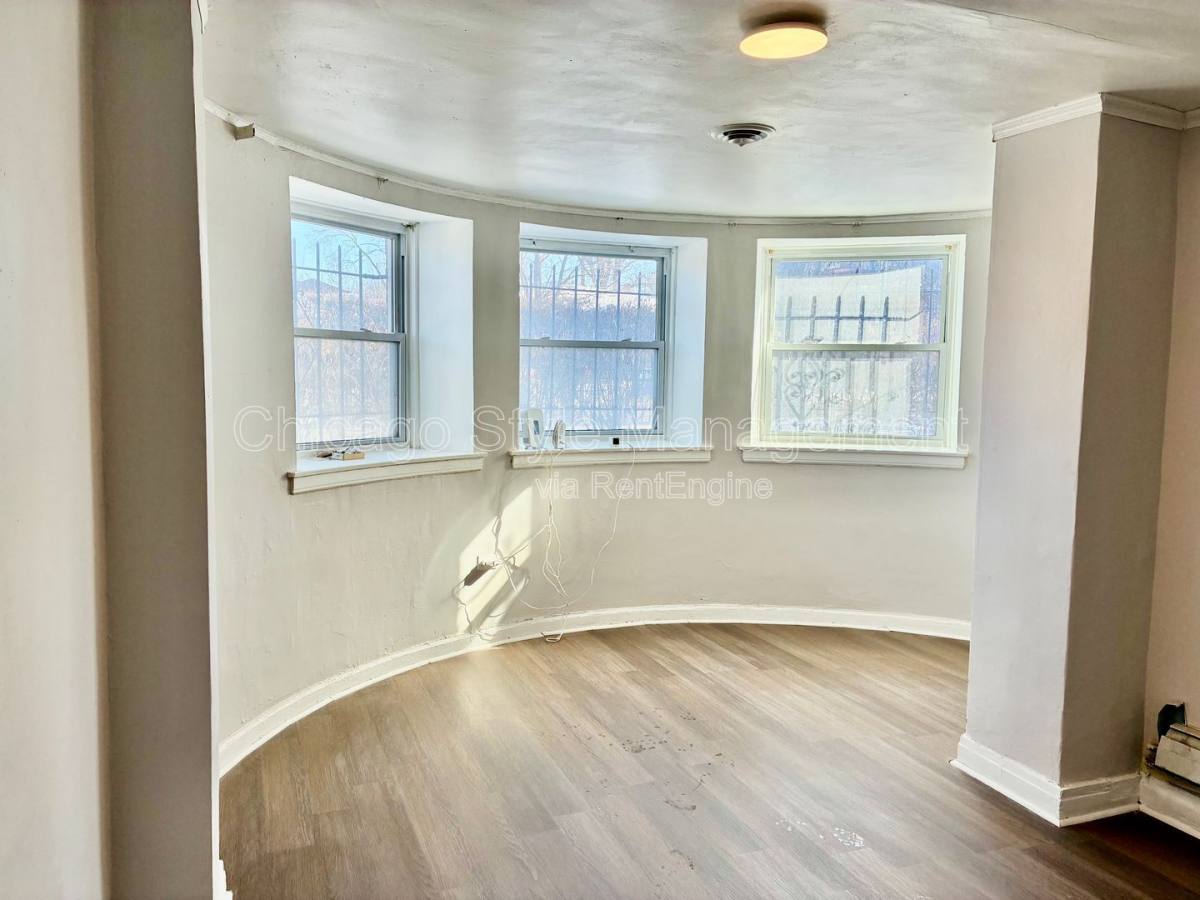 Apartment for rent at 6900 S Jeffery Blvd, Chicago, IL 60649