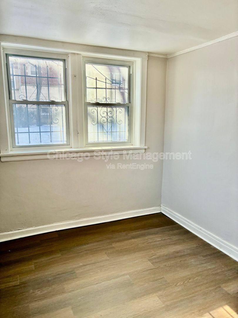 Apartment for rent at 6900 S Jeffery Blvd, Chicago, IL 60649