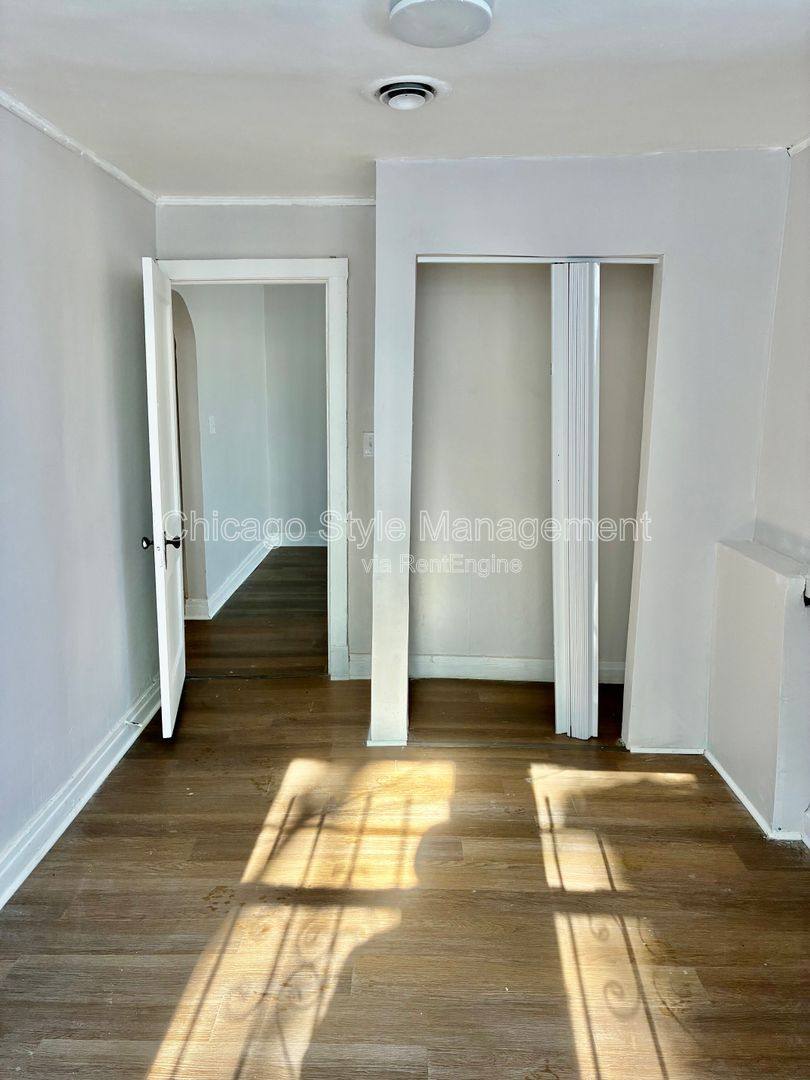 Apartment for rent at 6900 S Jeffery Blvd, Chicago, IL 60649