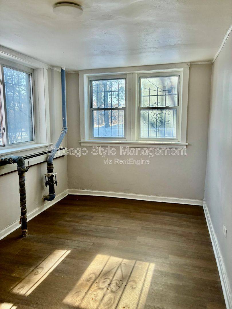 Apartment for rent at 6900 S Jeffery Blvd, Chicago, IL 60649