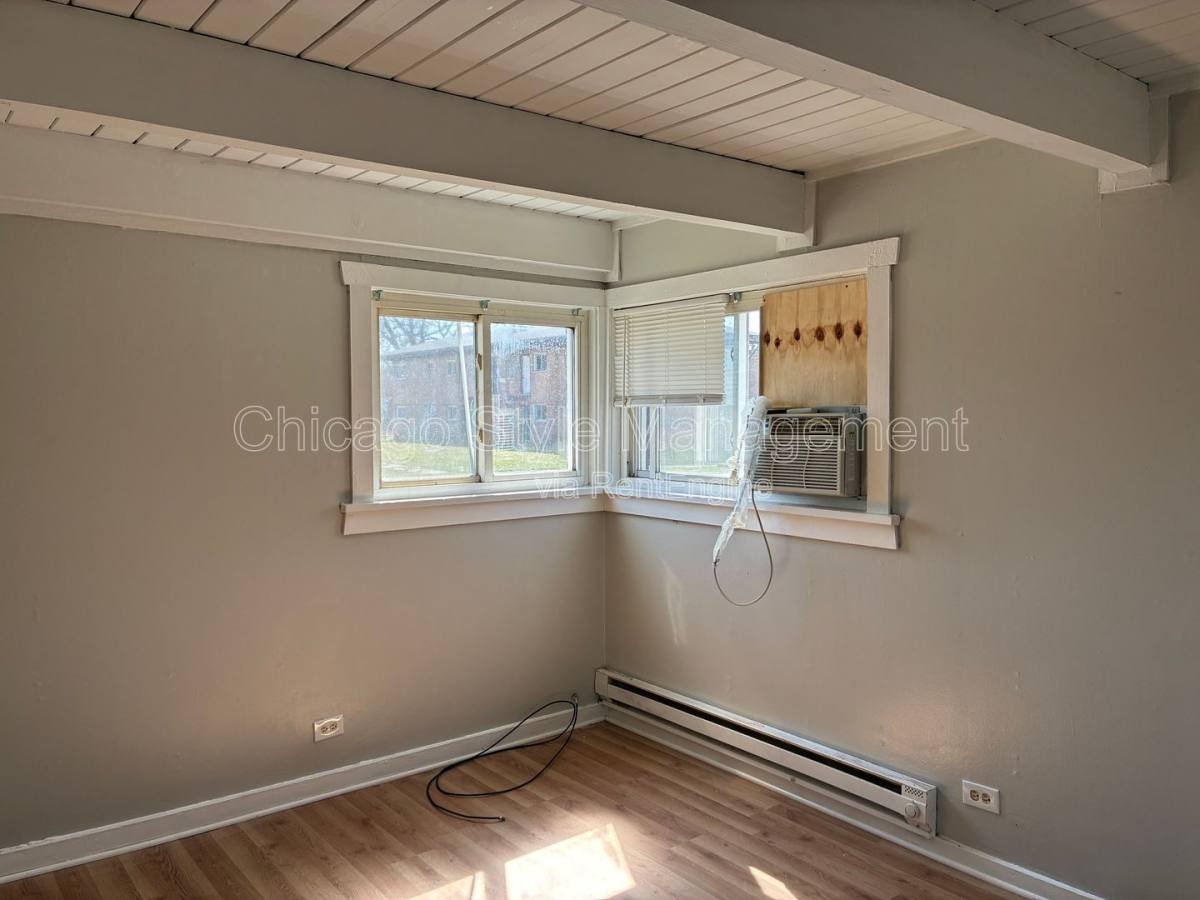 Apartment for rent at 203 W 154th St #S1, Harvey, IL 60426