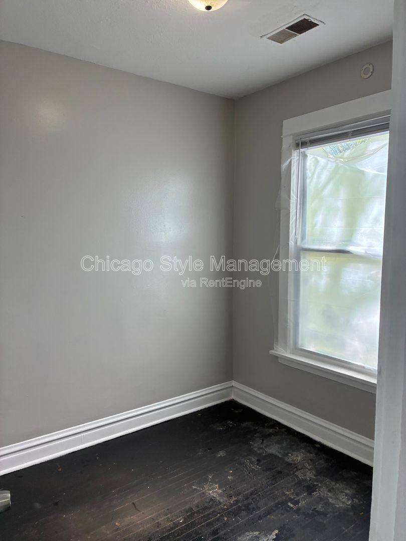 Apartment for rent at 6952 S Ada St #2, Chicago, IL 60636
