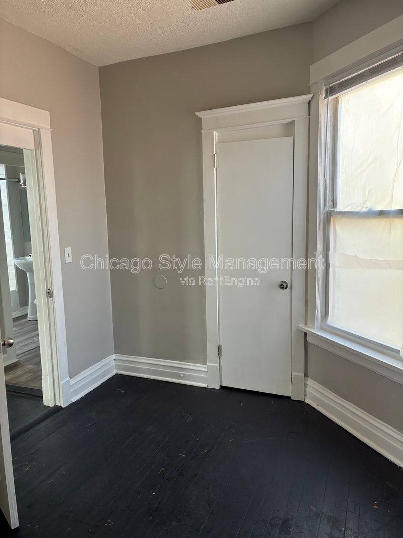 Apartment for rent at 6952 S Ada St #2, Chicago, IL 60636
