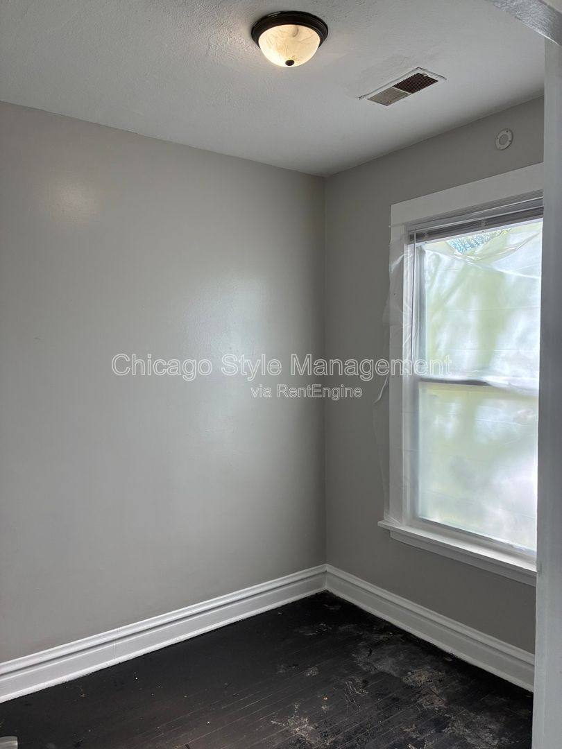 Apartment for rent at 6952 S Ada St #2, Chicago, IL 60636