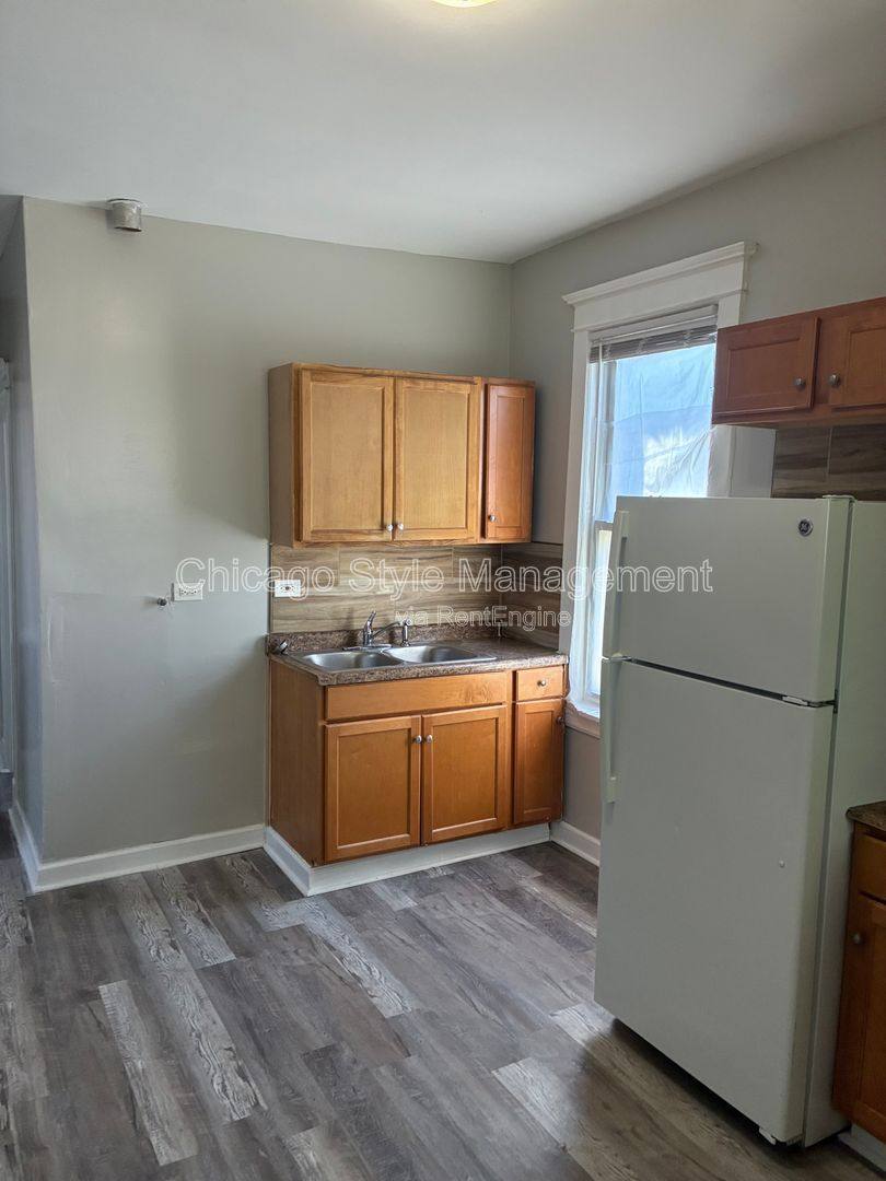 Apartment for rent at 6952 S Ada St #2, Chicago, IL 60636