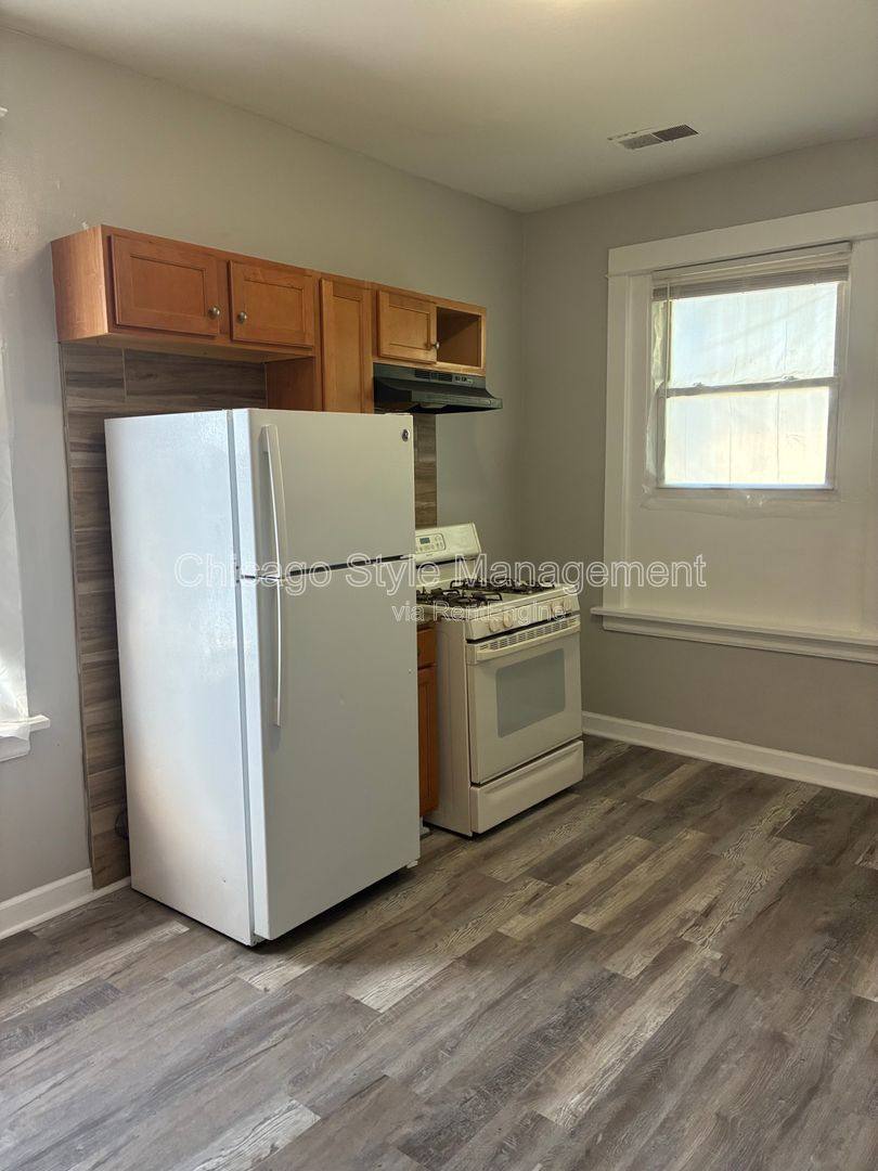 Apartment for rent at 6952 S Ada St #2, Chicago, IL 60636