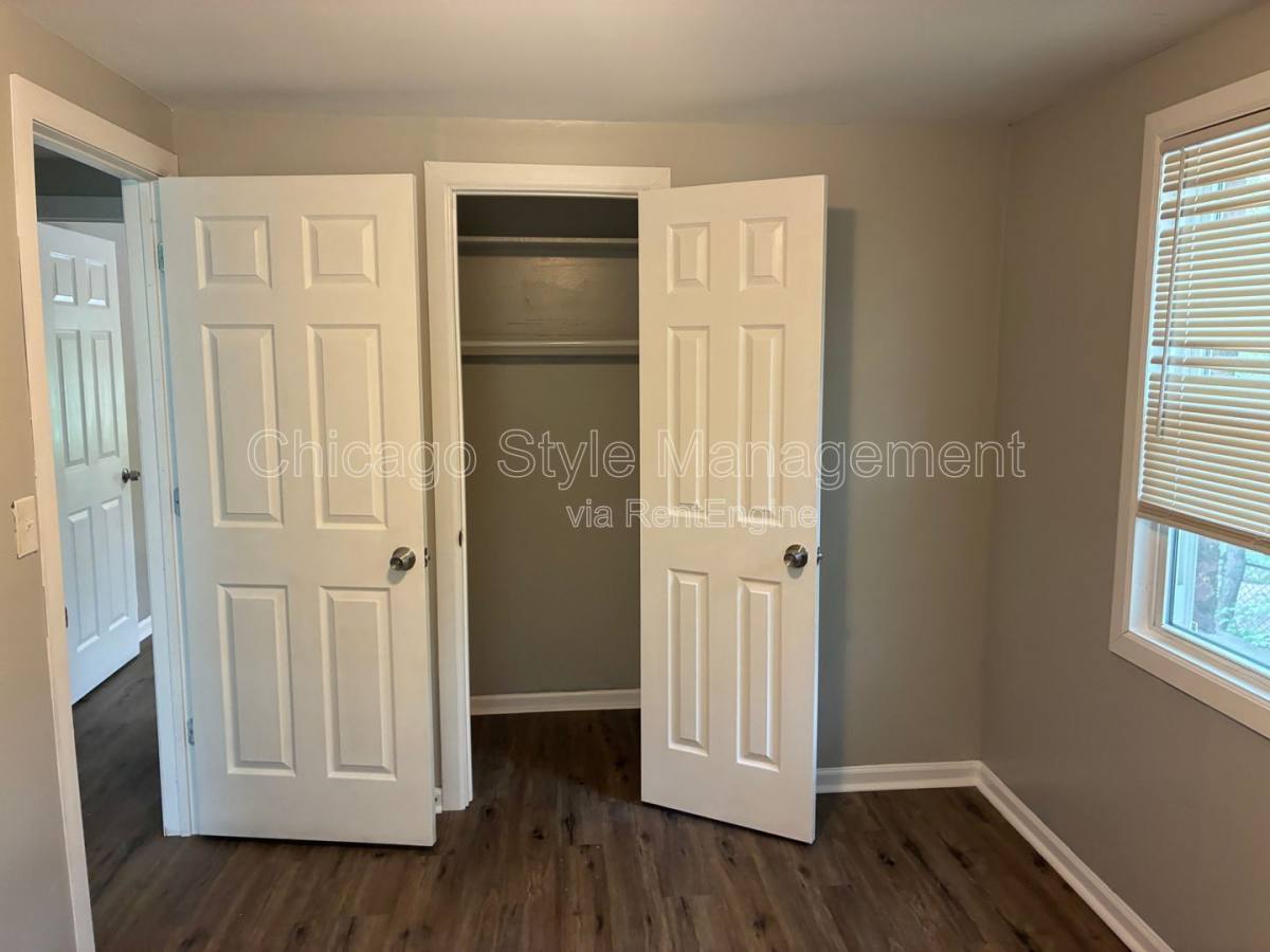 Apartment for rent at 9713 S Oglesby Ave, Chicago, IL 60617
