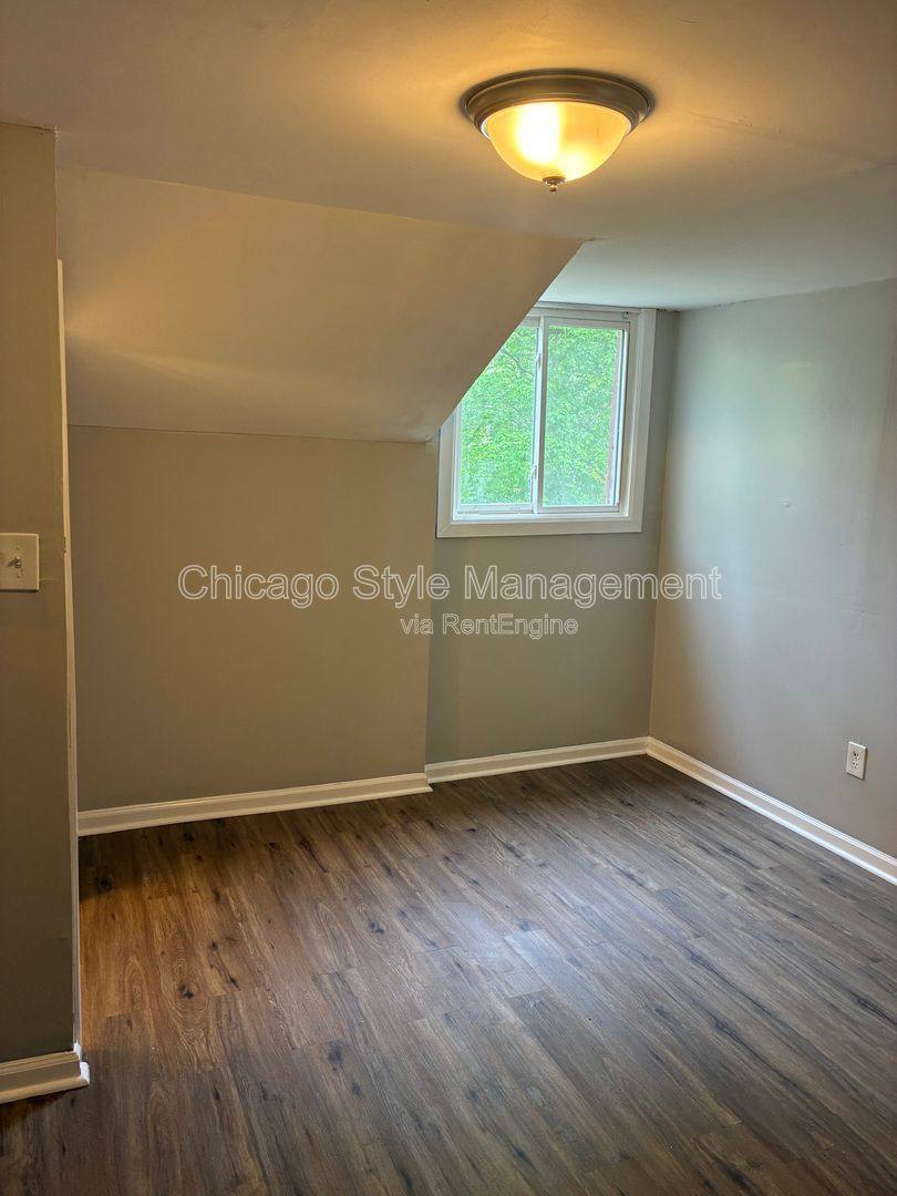 Apartment for rent at 9713 S Oglesby Ave, Chicago, IL 60617