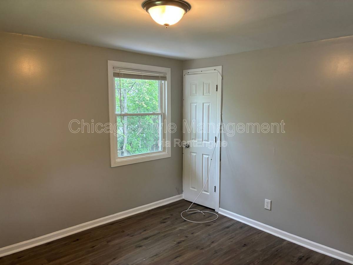 Apartment for rent at 9713 S Oglesby Ave, Chicago, IL 60617