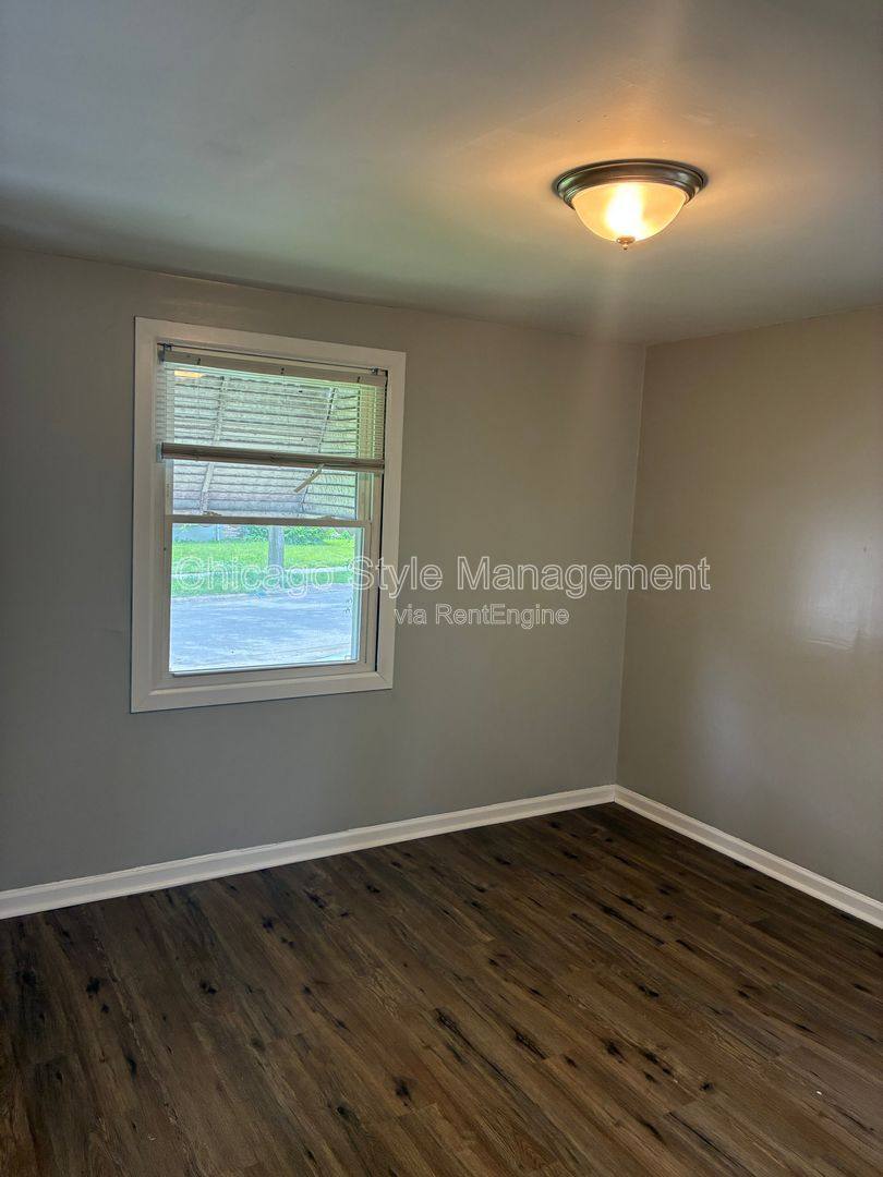 Apartment for rent at 9713 S Oglesby Ave, Chicago, IL 60617