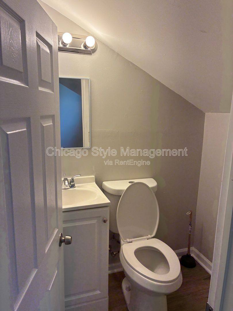 Apartment for rent at 9713 S Oglesby Ave, Chicago, IL 60617