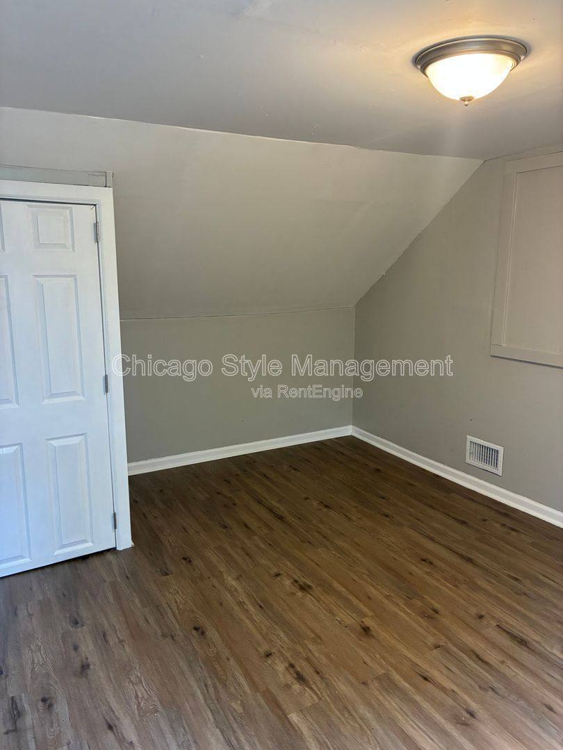 Apartment for rent at 9713 S Oglesby Ave, Chicago, IL 60617