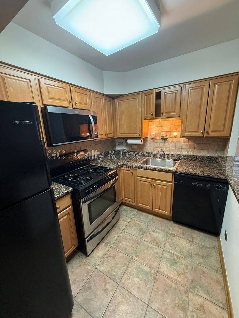 Apartment for rent at 253 E Delaware Place #19C, Chicago, IL 60611