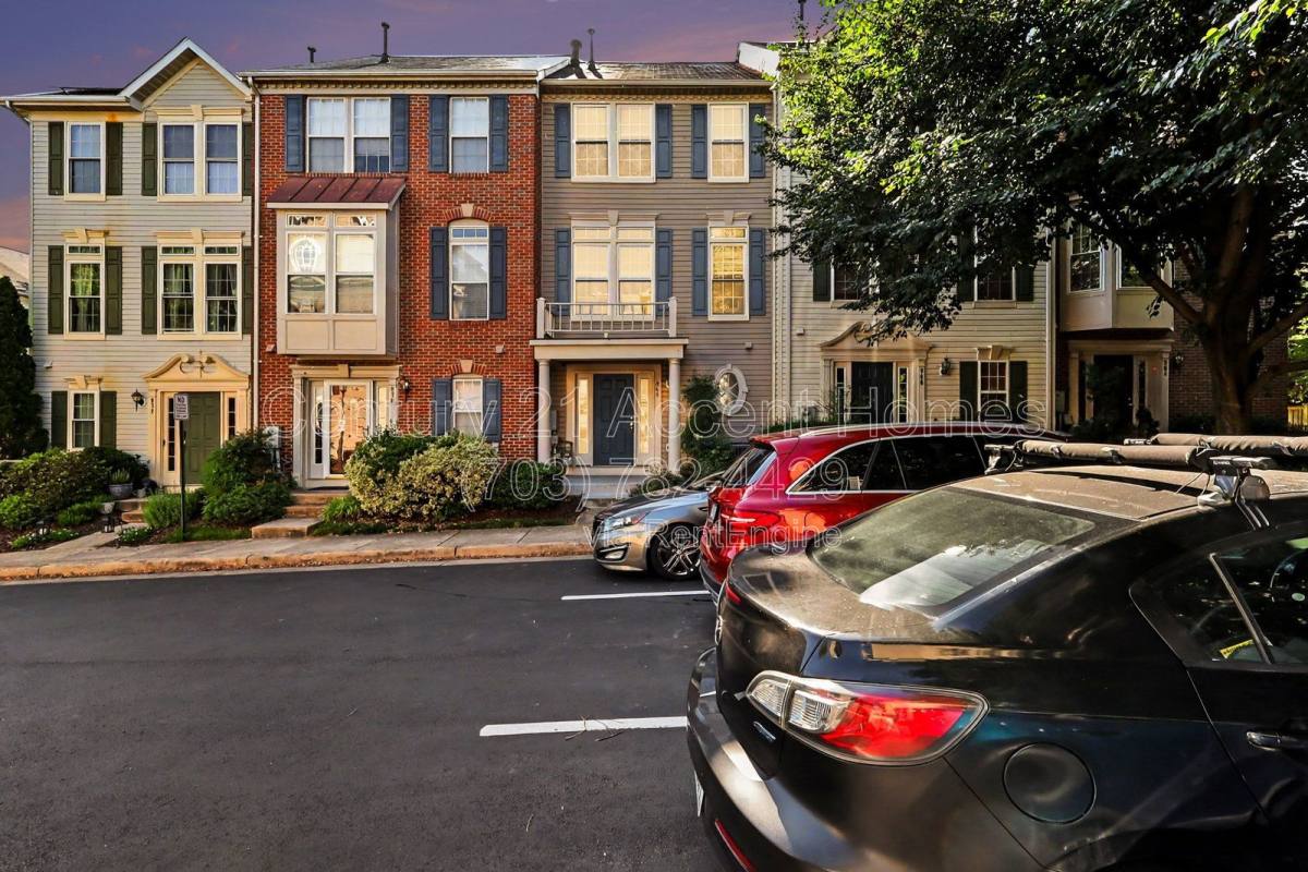 Townhouse for rent at 968 Harrison Circle, Alexandria, VA 22304