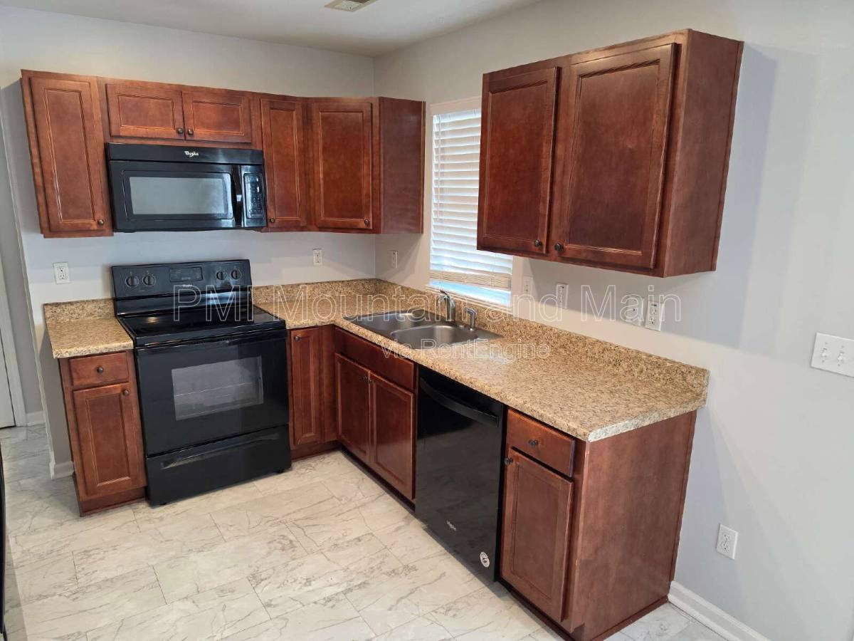 Townhouse for rent at 25 Barnett Shoals Dr, Weaverville, NC 28787