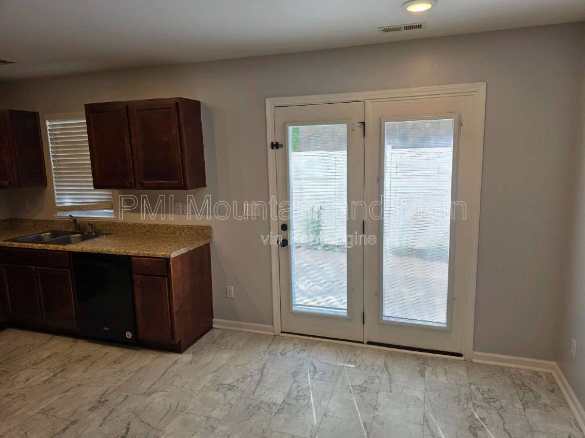 Townhouse for rent at 25 Barnett Shoals Dr, Weaverville, NC 28787