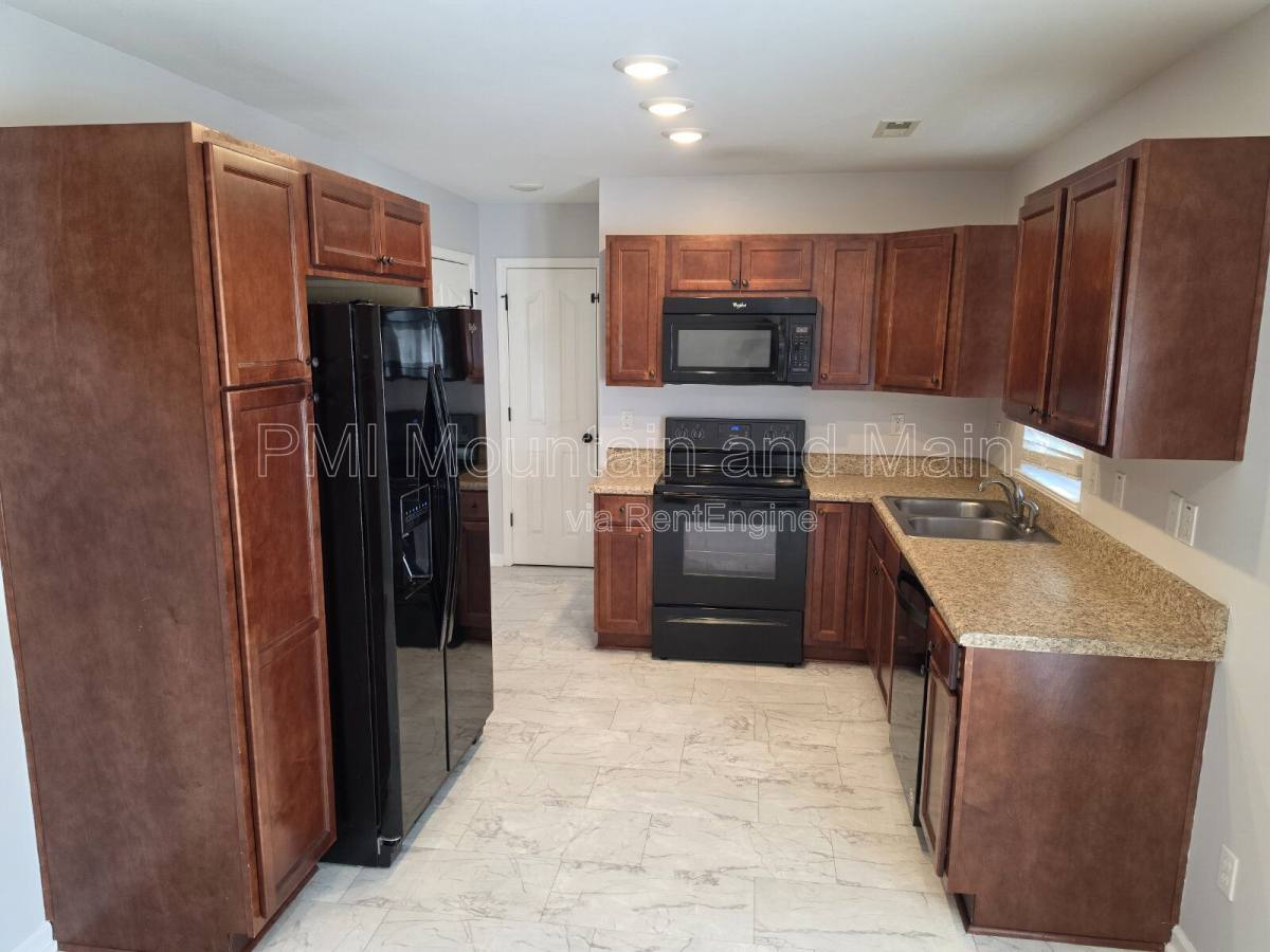 Townhouse for rent at 25 Barnett Shoals Dr, Weaverville, NC 28787