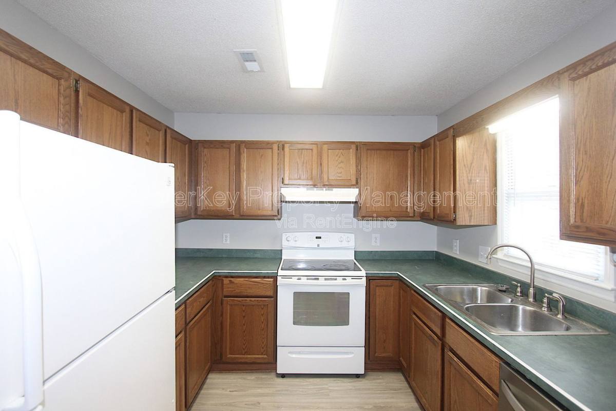 Townhouse for rent at 5606 Split Oak Way, Raleigh, NC 27609
