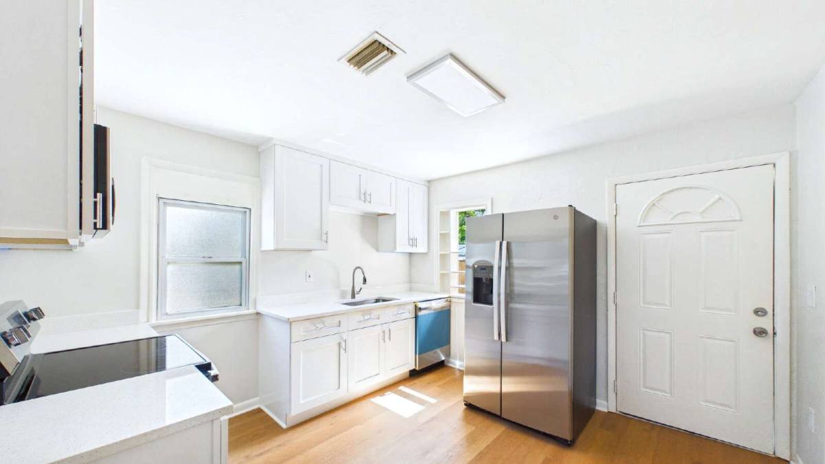 House for rent at 1642 39th St S, Saint Petersburg, FL 33711