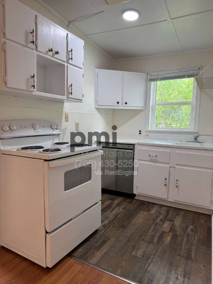 Apartment for rent at 319 Oak Ave #A, Demorest, GA 30535