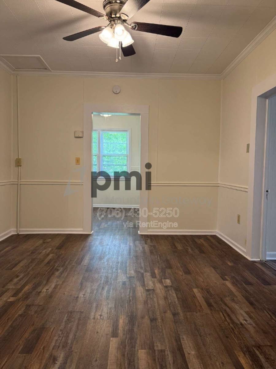 Apartment for rent at 319 Oak Ave #B, Demorest, GA 30535