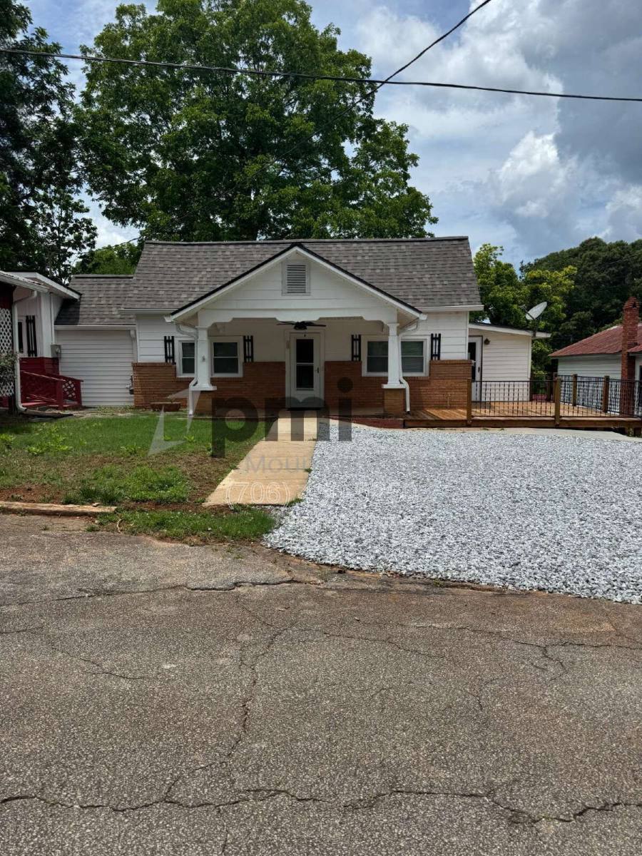 Apartment for rent at 319 Oak Ave #B, Demorest, GA 30535