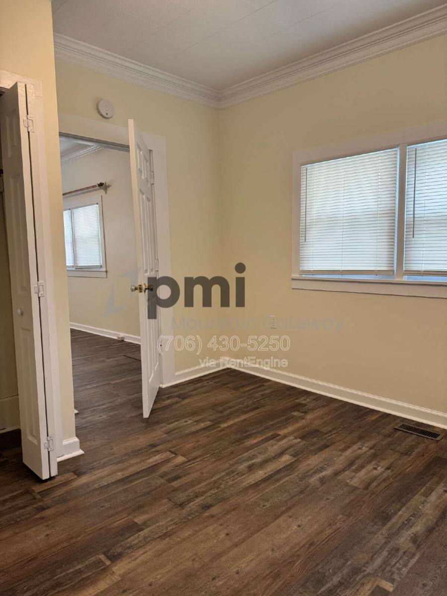 Apartment for rent at 319 Oak Ave #B, Demorest, GA 30535