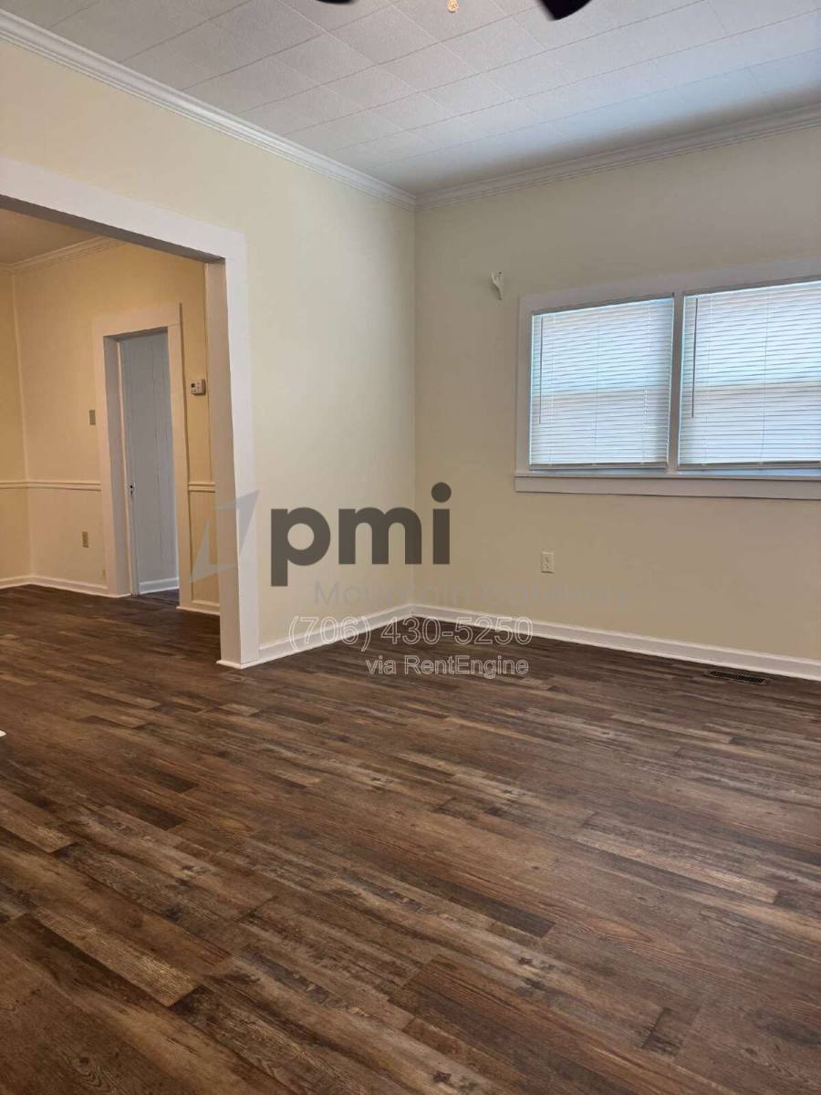 Apartment for rent at 319 Oak Ave #B, Demorest, GA 30535
