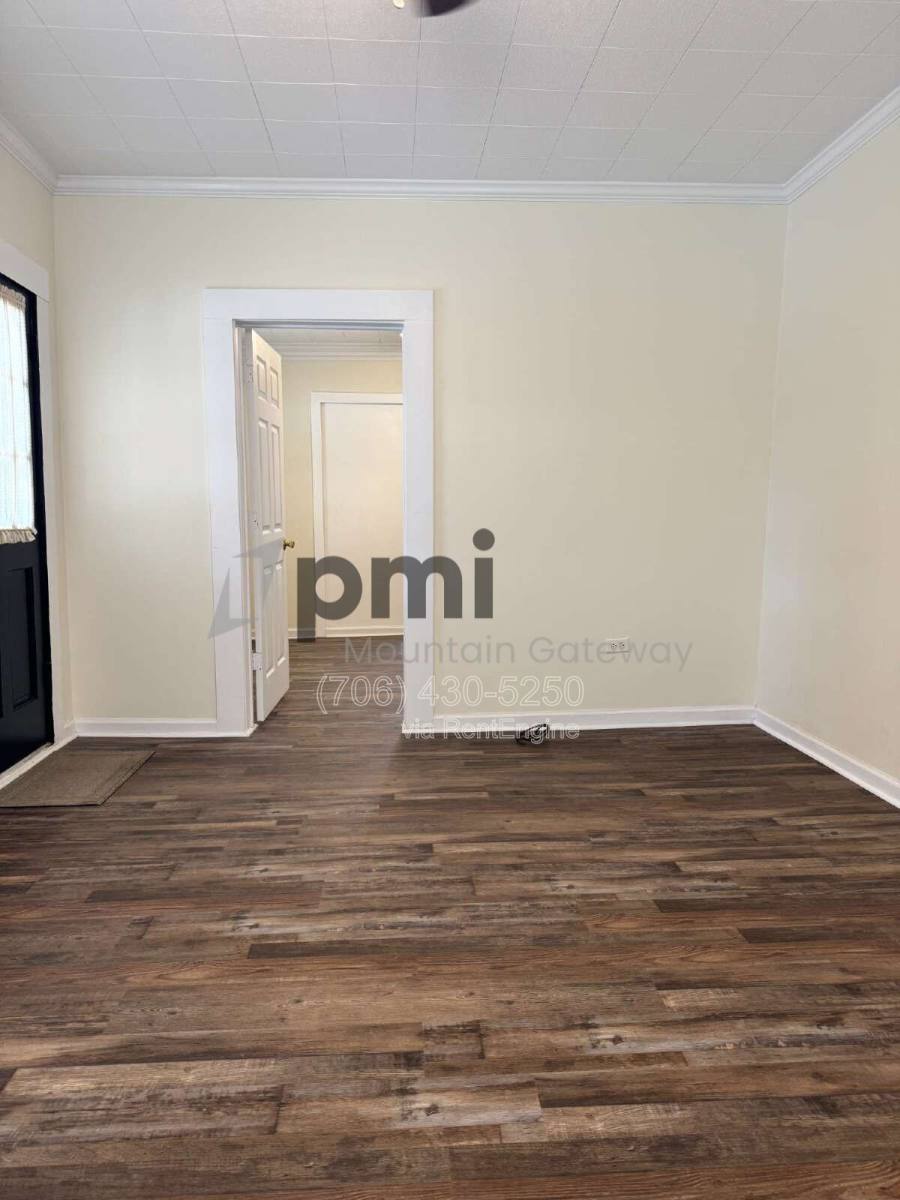 Apartment for rent at 319 Oak Ave #B, Demorest, GA 30535