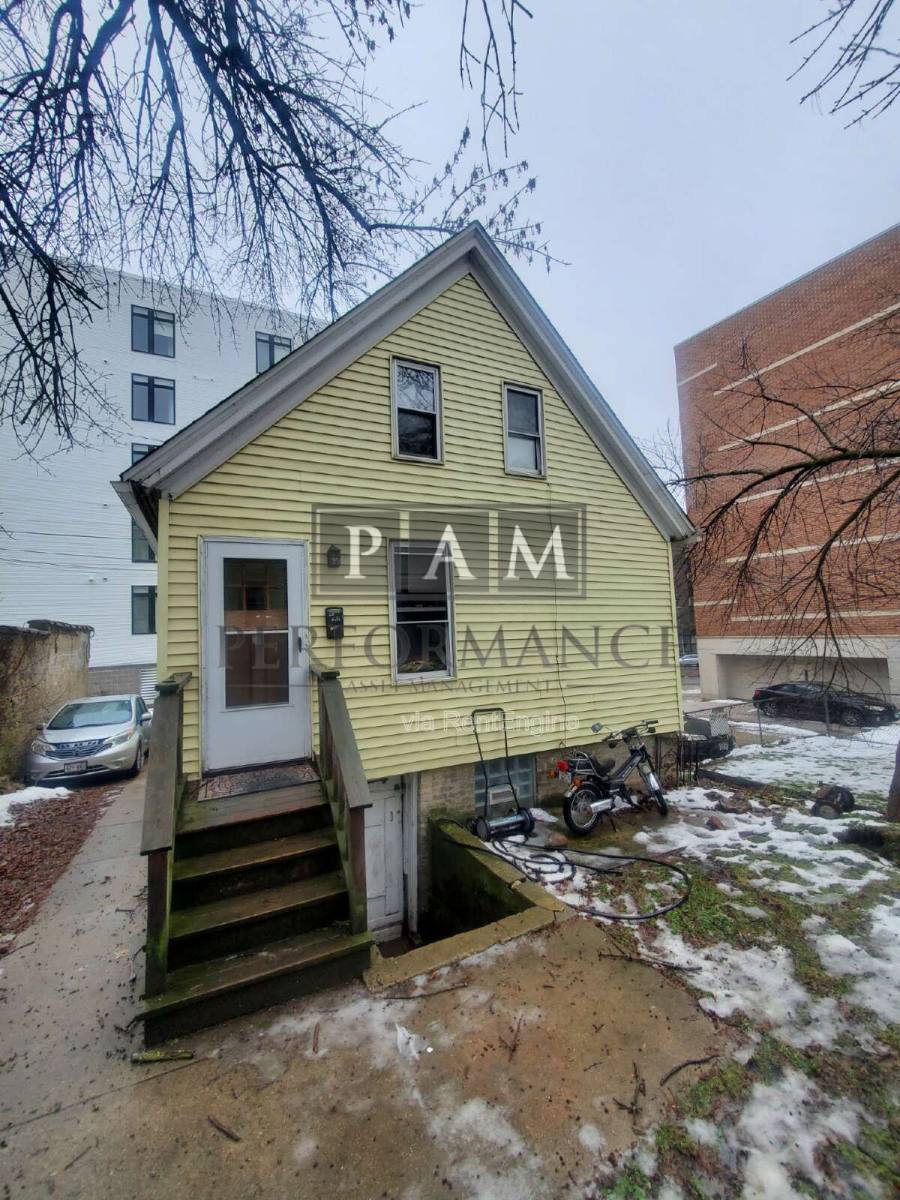 Apartment for rent at 1521 N Jefferson St #REAR, Milwaukee, WI 53202