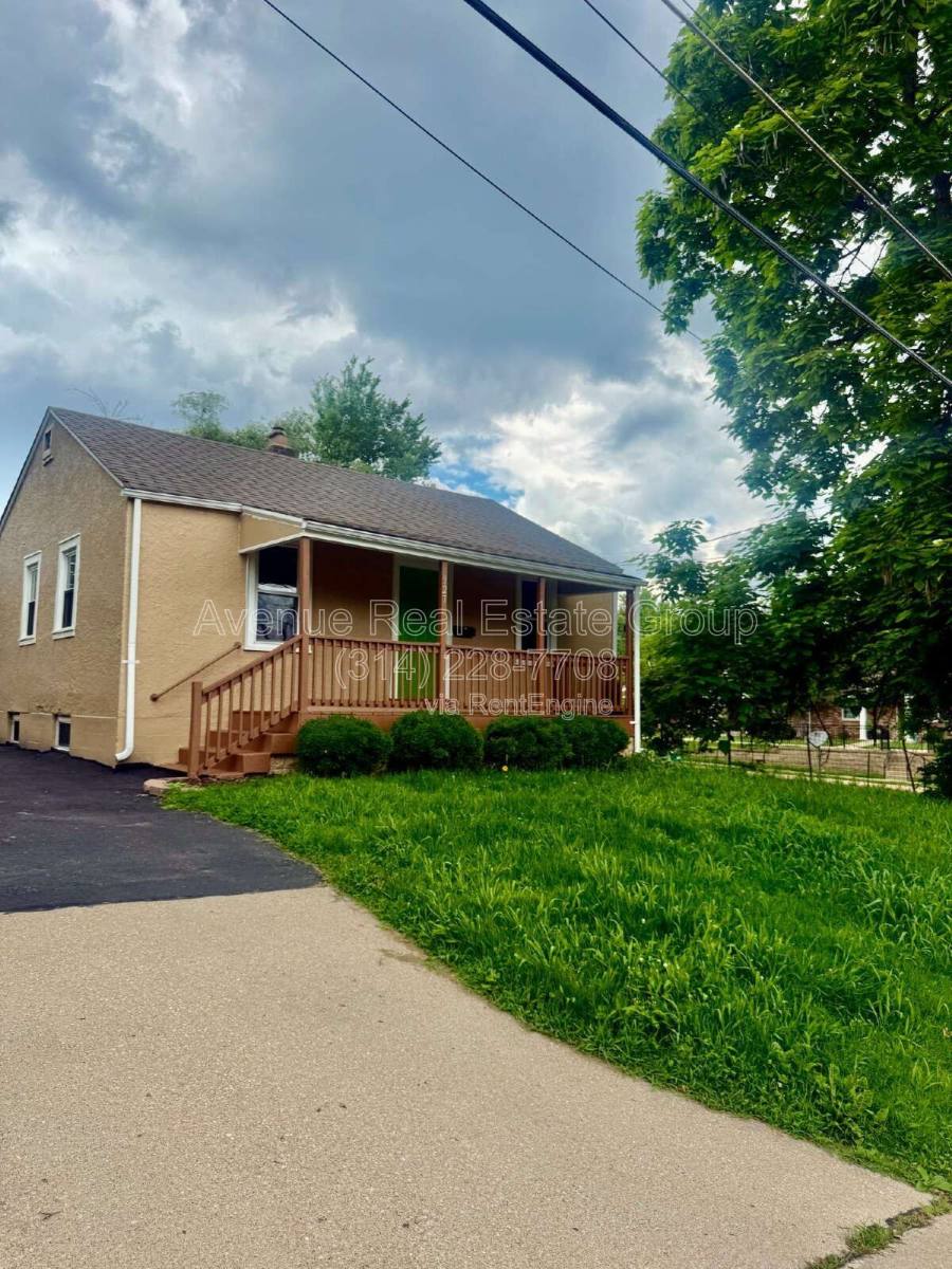 House for rent at 927 N Elm Ave, Saint Louis, MO 63119