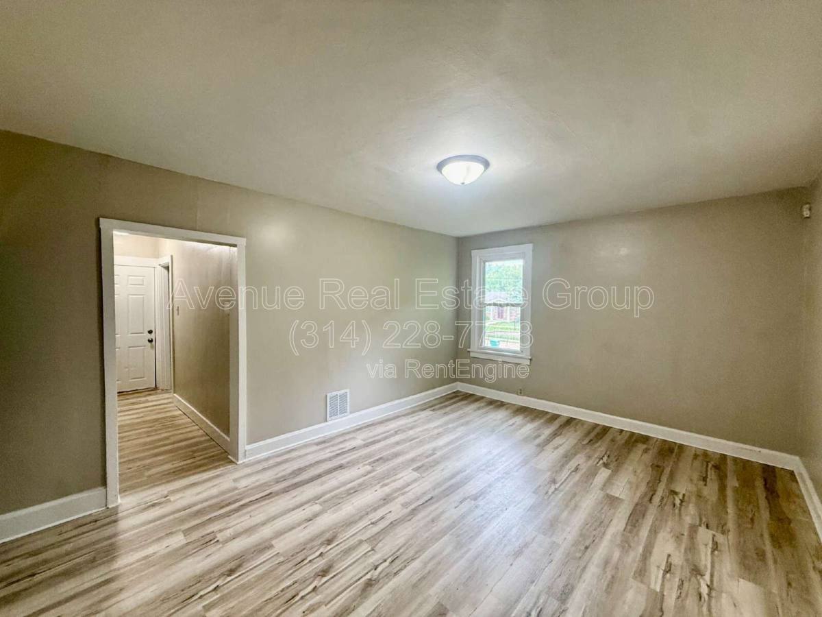 House for rent at 927 N Elm Ave, Saint Louis, MO 63119