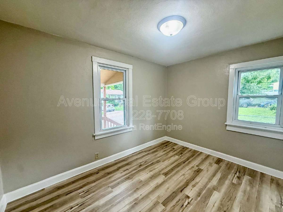 House for rent at 927 N Elm Ave, Saint Louis, MO 63119