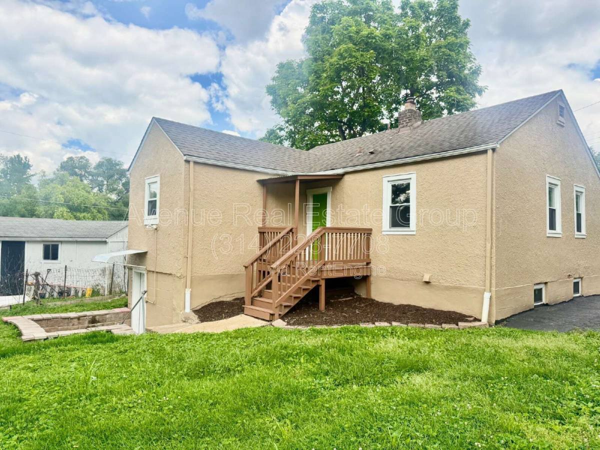 House for rent at 927 N Elm Ave, Saint Louis, MO 63119