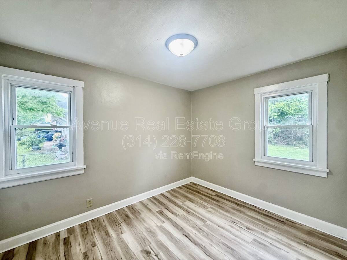 House for rent at 927 N Elm Ave, Saint Louis, MO 63119