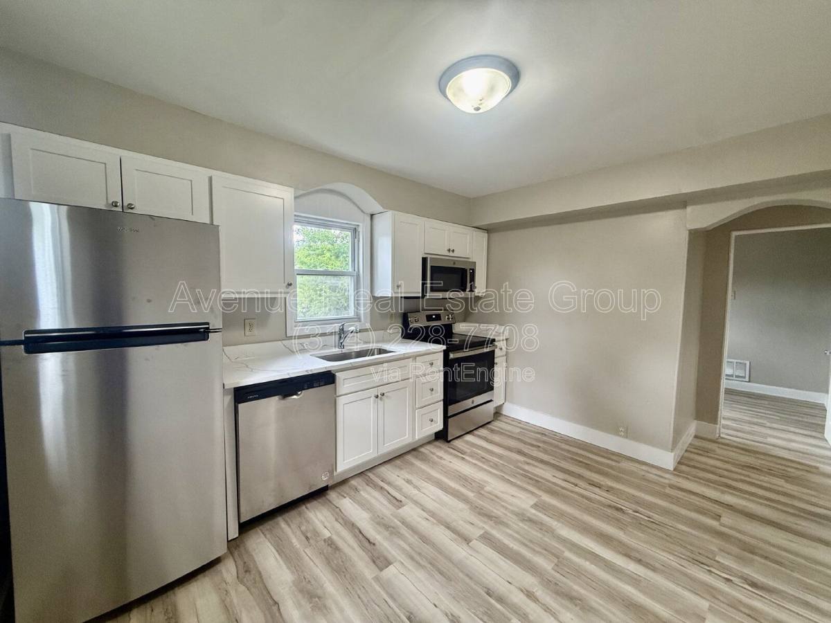 House for rent at 927 N Elm Ave, Saint Louis, MO 63119